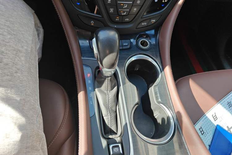 Used Buick Envision 2020 28T Four-Wheel Drive Elite Version Gear Lever
