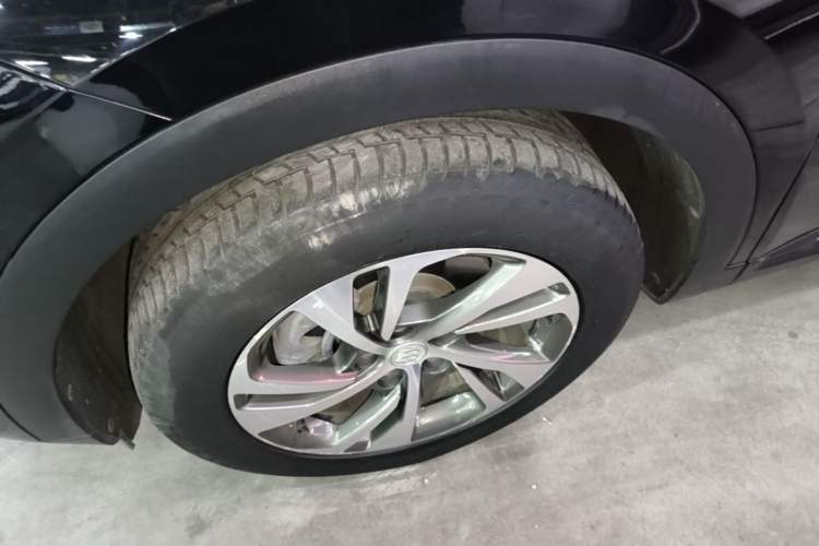 Used Buick Envision 2020 Encore S 652T Two-Wheel Drive Luxury Model Left Front Wheel Hub