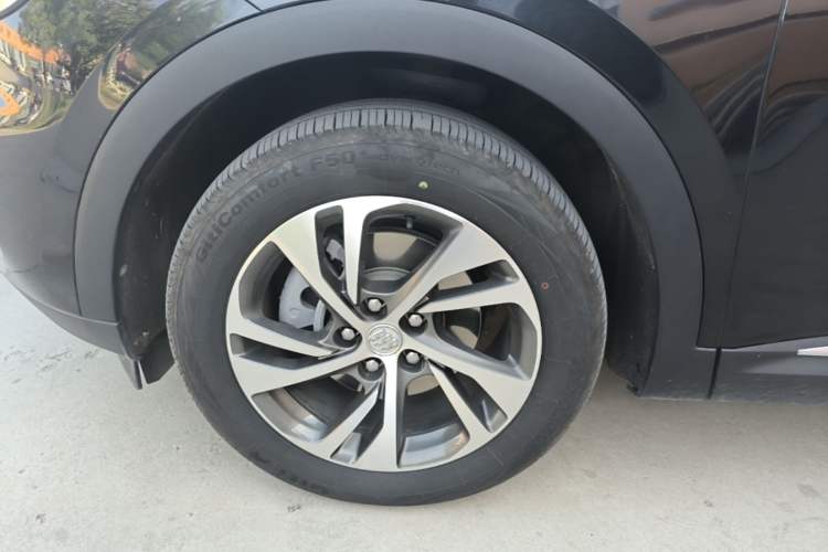 Used Buick Envision 2020 Encore S 652T Two-Wheel Drive Luxury Model Left Front Wheel Hub