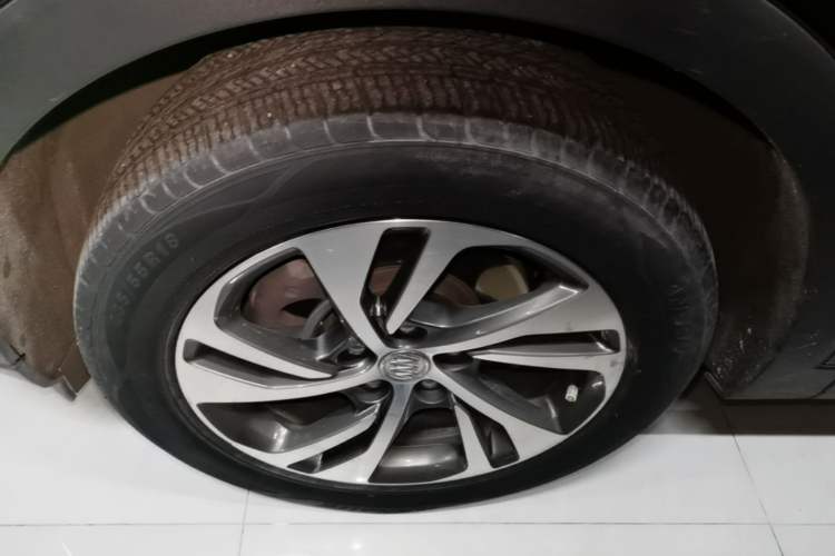 Used Buick Envision 2020 Encore S 652T Two-Wheel Drive Luxury Model Left Front Wheel Hub