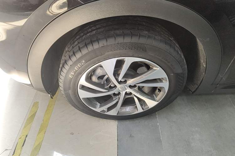Used Buick Envision 2020 Encore S 652T Four-Wheel Drive Luxury Model Left Front Wheel Hub