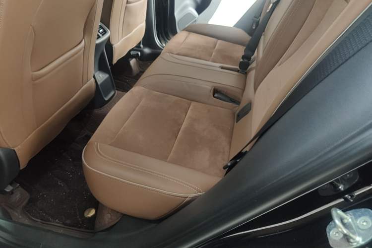 Used Buick Envision 2020 Encore S 652T Four-Wheel Drive Luxury Model Left Rear Seat