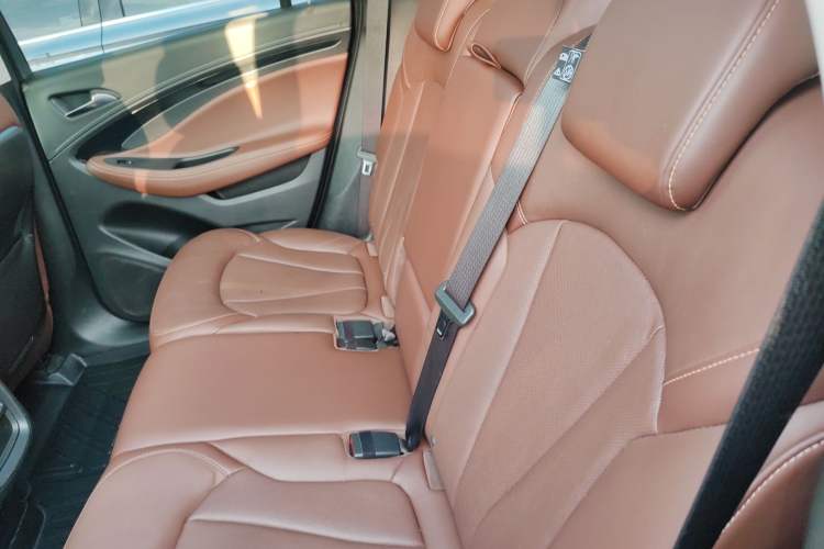 Used Buick Envision 2020 20T Two-Wheel Drive Luxury Model Left Rear Seat