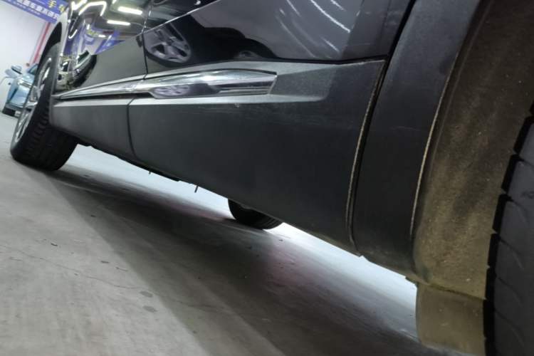 Used Buick Envision 2020 Encore S 652T Two-Wheel Drive Luxury Model Left Side Sill