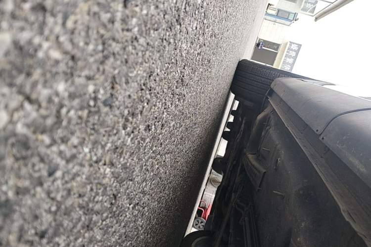 Used Buick Envision 2020 Encore S 652T Two-Wheel Drive Luxury Model Left Side Sill