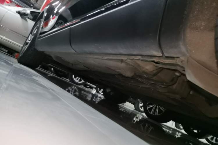 Used Buick Envision 2020 Encore S 652T Two-Wheel Drive Luxury Model Left Side Sill