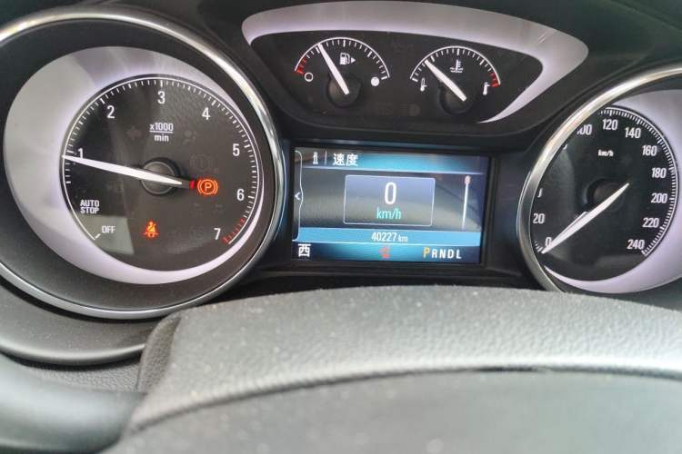 Used Buick Envision 2020 20T Two-Wheel Drive Elite Version Odometer Close Up