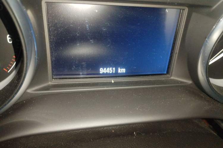 Used Buick Envision 2020 20T Two-Wheel Drive Luxury Model Odometer Close Up