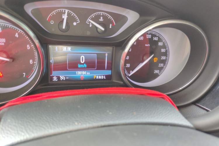 Used Buick Envision 2020 20T Two-Wheel Drive Luxury Model Odometer Close Up