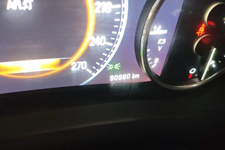 Used Buick Envision 2020 20T Two-Wheel Drive Luxury Model Odometer Close Up