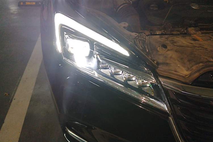 Used Buick Envision 2020 20T Two-Wheel Drive Luxury Model Right Front Headlight