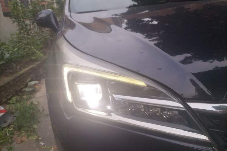 Used Buick Envision 2020 20T Two-Wheel Drive Elite Version Right Front Headlight