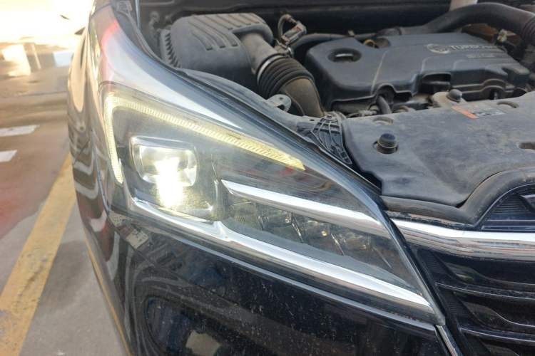 Used Buick Envision 2020 20T Two-Wheel Drive Leading Version Right Front Headlight