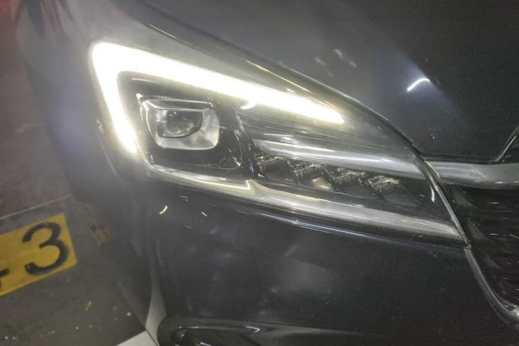 Used Buick Envision 2020 28T Four-Wheel Drive Elite Version Right Front Headlight