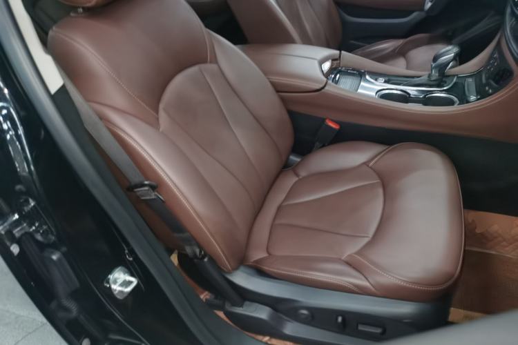 Used Buick Envision 2020 20T Two-Wheel Drive Luxury Model Right Front Seat