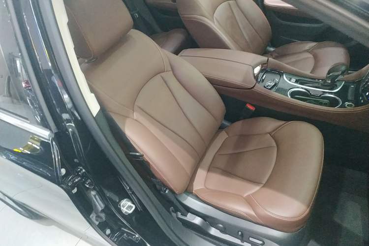 Used Buick Envision 2020 20T Two-Wheel Drive Luxury Model Right Front Seat