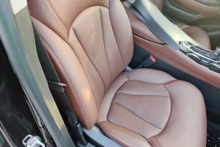 Used Buick Envision 2020 20T Two-Wheel Drive Luxury Model Right Front Seat