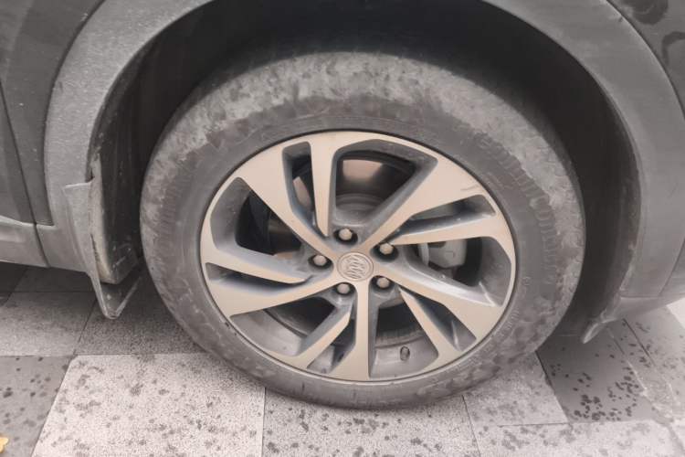 Used Buick Envision 2020 Encore S 652T Two-Wheel Drive Luxury Model Right Front Wheel Hub