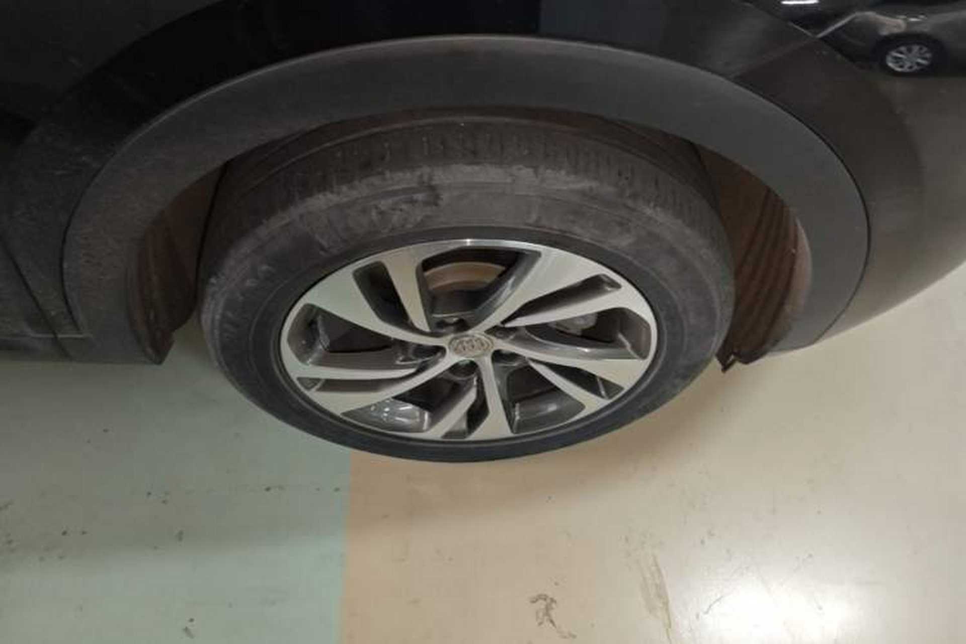 Used Buick Envision 2020 Encore S 652T Two-Wheel Drive Luxury Model Right Front Wheel Hub