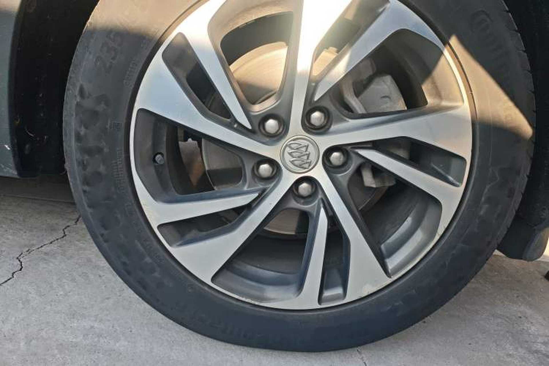 Used Buick Envision 2020 Encore S 652T Two-Wheel Drive Luxury Model Right Front Wheel Hub