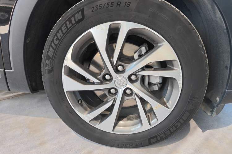 Used Buick Envision 2020 Encore S 652T Two-Wheel Drive Luxury Model Right Front Wheel Hub