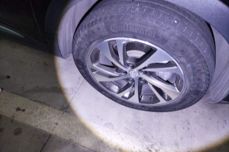 Used Buick Envision 2020 Encore S 652T Two-Wheel Drive Luxury Model Right Front Wheel Hub