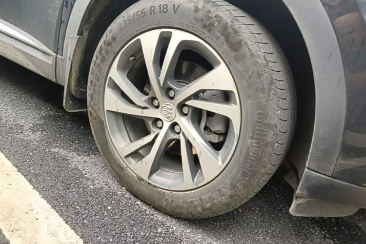 Used Buick Envision 2020 Encore S 652T Two-Wheel Drive Luxury Model Right Front Wheel Hub