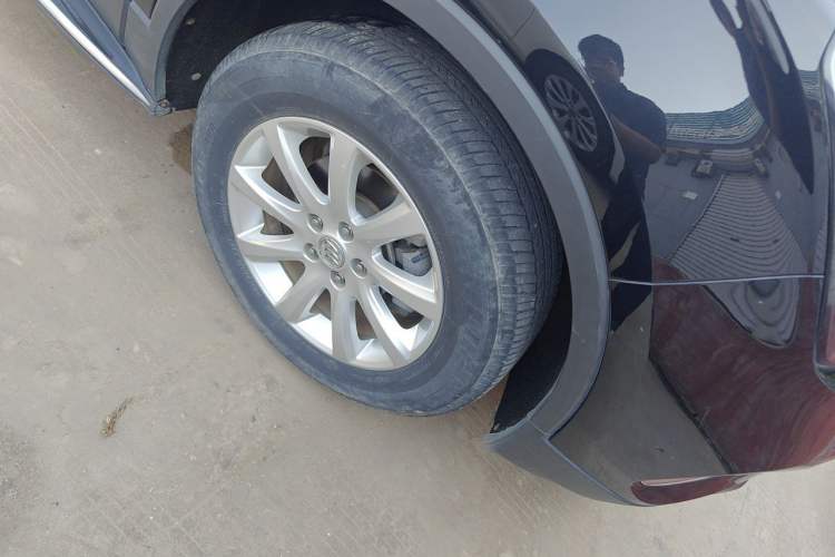 Used Buick Envision  Right Front Wheel Hub