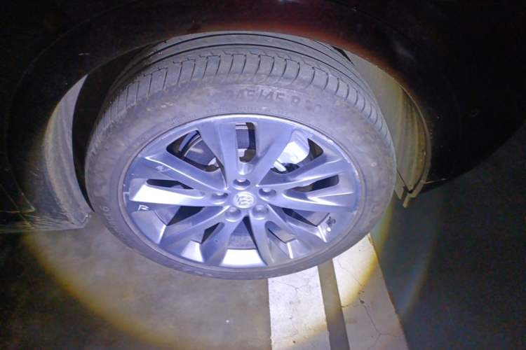 Used Buick Envision 2020 Encore S 652T All-Wheel-Drive Avenir Right Front Wheel Hub