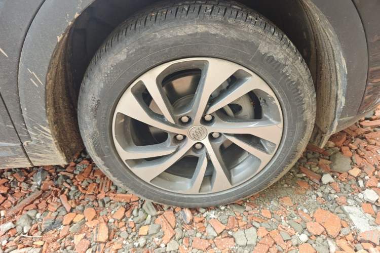 Used Buick Envision 2020 Encore S 652T Two-Wheel Drive Luxury Model Right Front Wheel Hub
