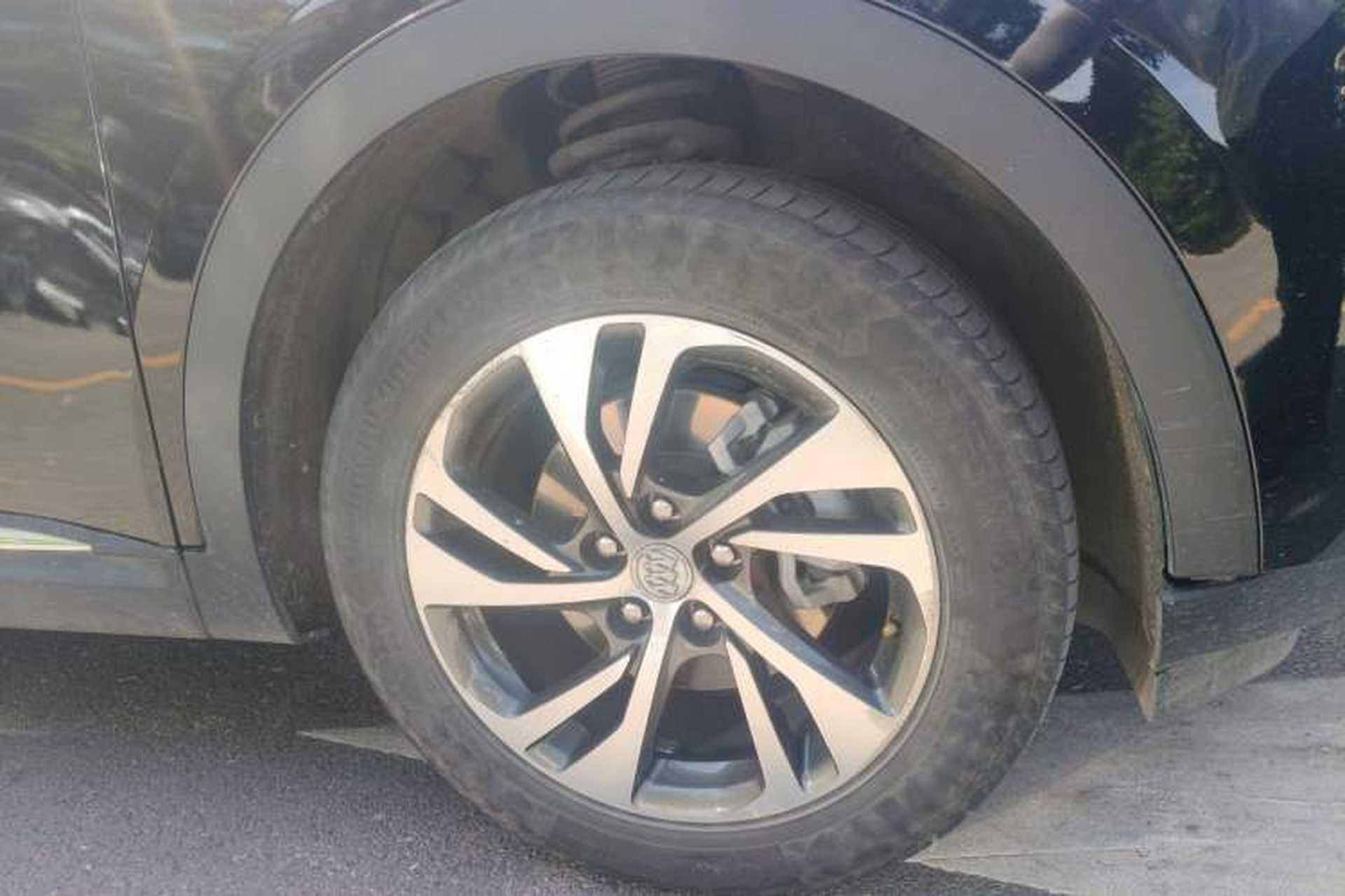 Used Buick Envision 2020 Encore S 652T Two-Wheel Drive Luxury Model Right Front Wheel Hub