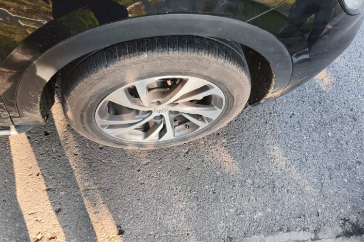 Used Buick Envision 2020 Encore S 652T Two-Wheel Drive Luxury Model Right Front Wheel Hub