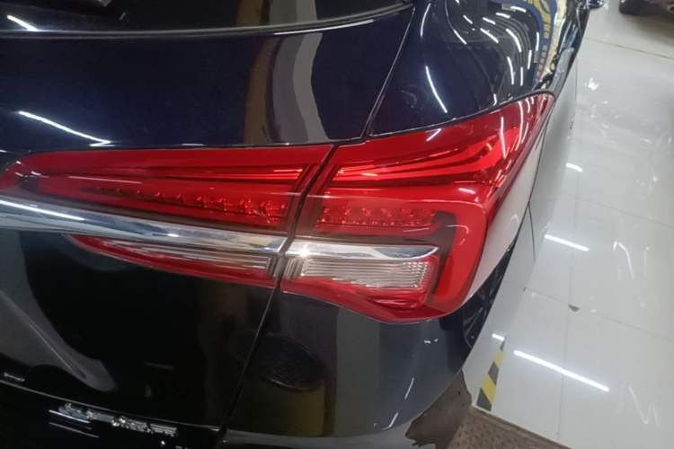 Used Buick Envision 2020 20T Two-Wheel Drive Elite Version Right Rear Taillight