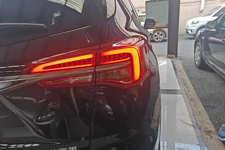 Used Buick Envision 2020 20T Two-Wheel Drive Leading Version Right Rear Taillight