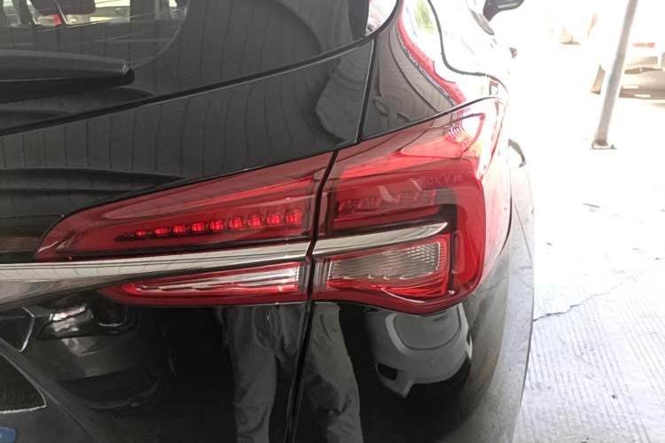 Used Buick Envision 2020 20T Two-Wheel Drive Elite Version Right Rear Taillight