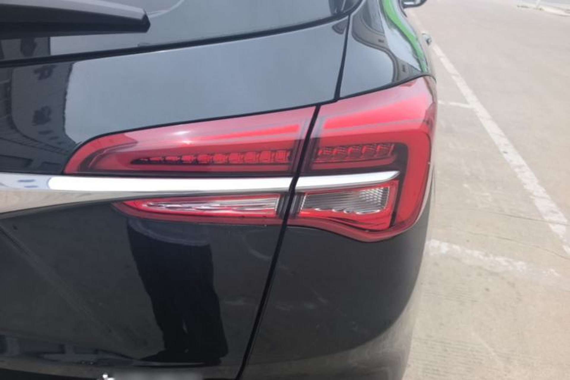 Used Buick Envision 2020 20T Two-Wheel Drive Leading Version Right Rear Taillight