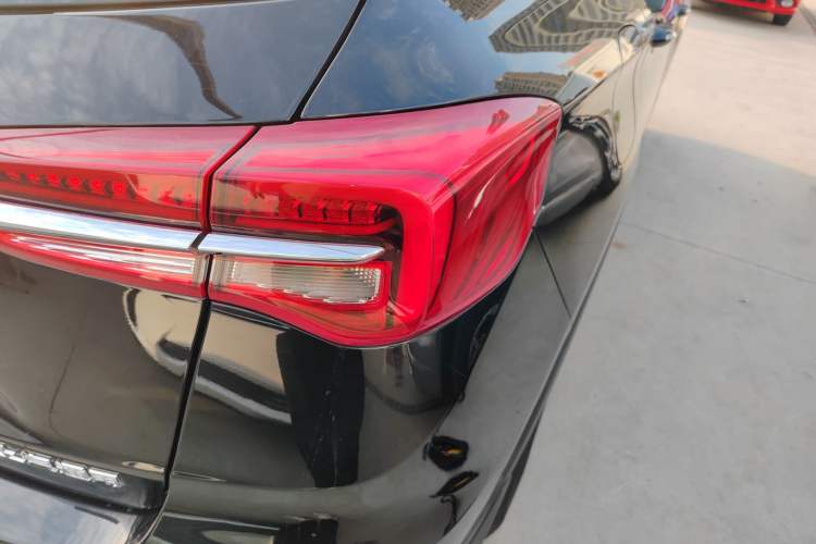 Used Buick Envision 2020 20T Two-Wheel Drive Luxury Model Right Rear Taillight