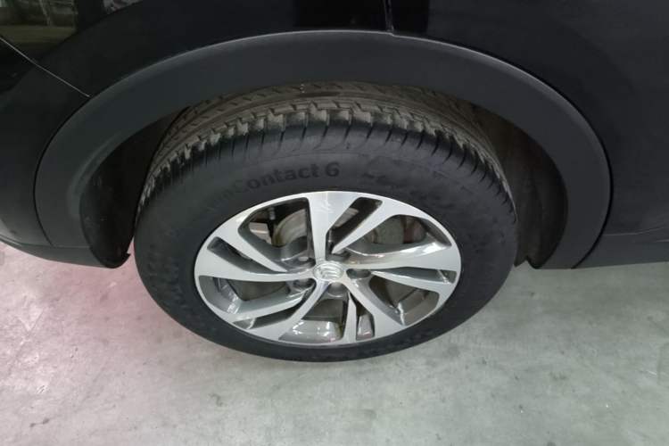 Used Buick Envision 2020 Encore S 652T Two-Wheel Drive Luxury Model Right Rear Wheel Hub