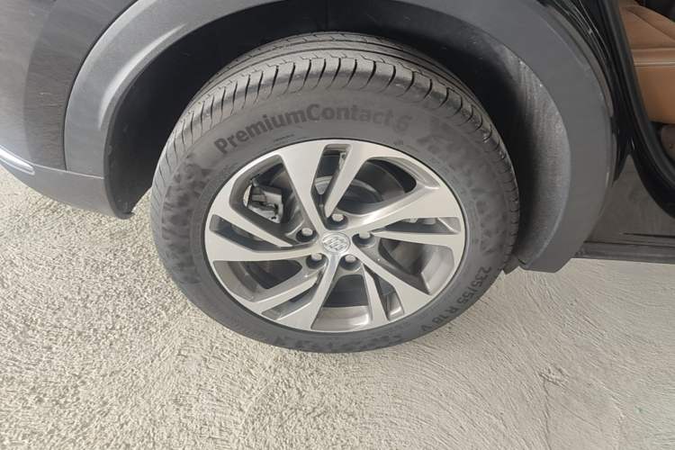 Used Buick Envision 2020 Encore S 652T Four-Wheel Drive Luxury Model Right Rear Wheel Hub