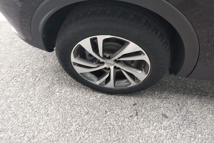 Used Buick Envision 2020 Encore S 652T Two-Wheel Drive Luxury Model Right Rear Wheel Hub