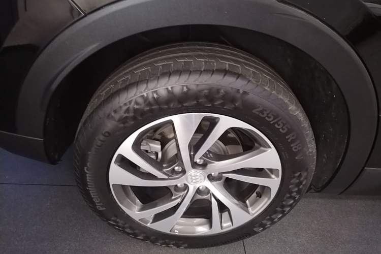 Used Buick Envision 2020 Encore S 652T Four-Wheel Drive Luxury Model Right Rear Wheel Hub