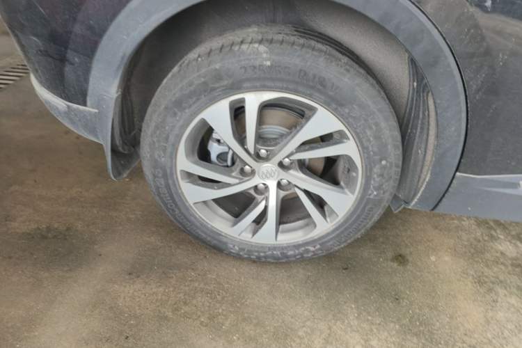 Used Buick Envision 2020 Encore S 652T Two-Wheel Drive Luxury Model Right Rear Wheel Hub