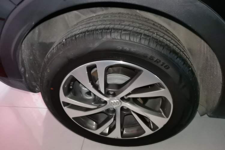 Used Buick Envision 2020 Encore S 652T Two-Wheel Drive Luxury Model Right Rear Wheel Hub