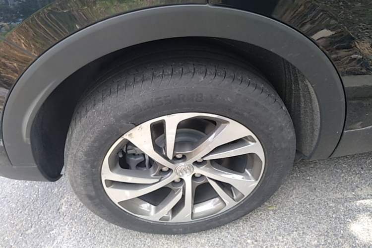 Used Buick Envision 2020 Encore S 652T Two-Wheel Drive Luxury Model Right Rear Wheel Hub