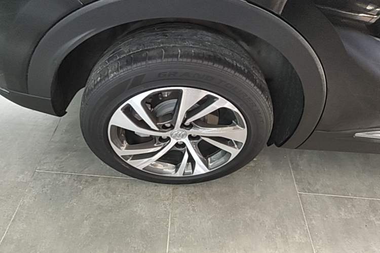 Used Buick Envision 2020 Encore S 652T Four-Wheel Drive Luxury Model Right Rear Wheel Hub