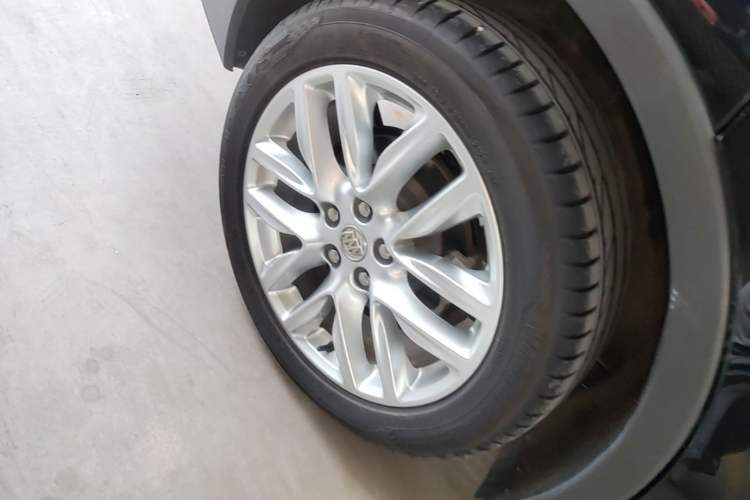Used Buick Envision 2020 28T Four-Wheel Drive Elite Version Right Rear Wheel Hub