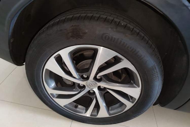 Used Buick Envision 2020 Encore S 652T Two-Wheel Drive Luxury Model Right Rear Wheel Hub