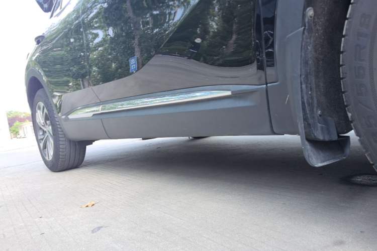 Used Buick Envision 2020 Encore S 652T Two-Wheel Drive Luxury Model Right Side Sill