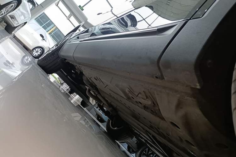 Used Buick Envision 2020 Onix S 652T Two-Wheel Drive Elite Model Right Side Sill