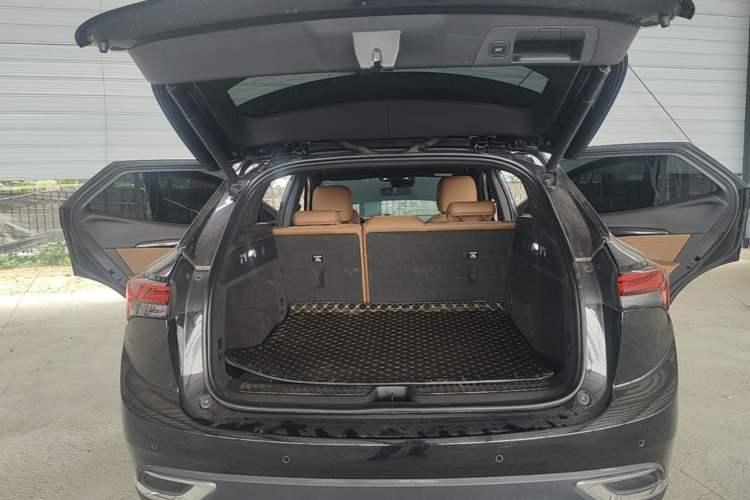 Used Buick Envision 2020 Encore S 652T Four-Wheel Drive Luxury Model Trunk